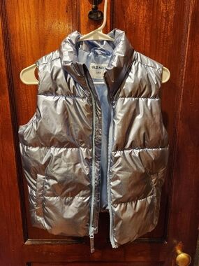 EUC Old Navy Silver Metallic Puffer Vest - Kids Sleeveless Zip Front